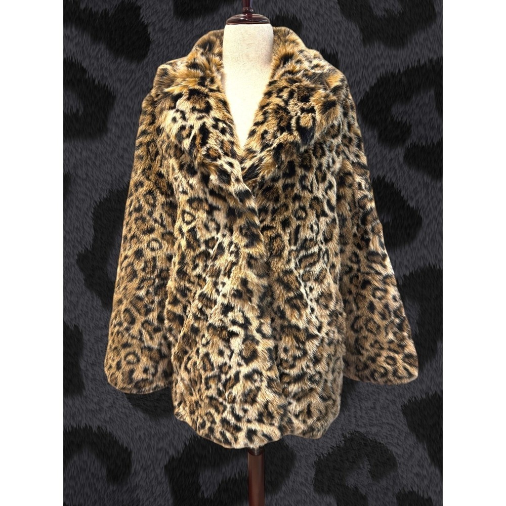 H&M Faux Fur Leopard Print Coat Women 's Small Flared Sleeve Lined Plush Pockets